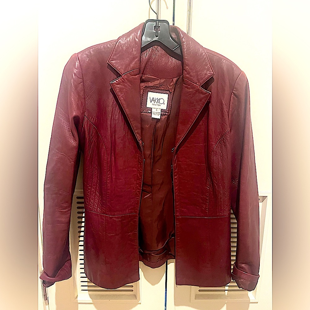 Sz6 - 70s vintage burgundy very very soft leather blazer